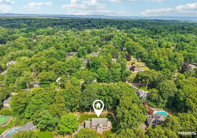 Homes for sale in Upper Saddle River, NJ | 10 Wood Hollow Trl, Upper Saddle River, NJ 07458 | MLS# 26022065