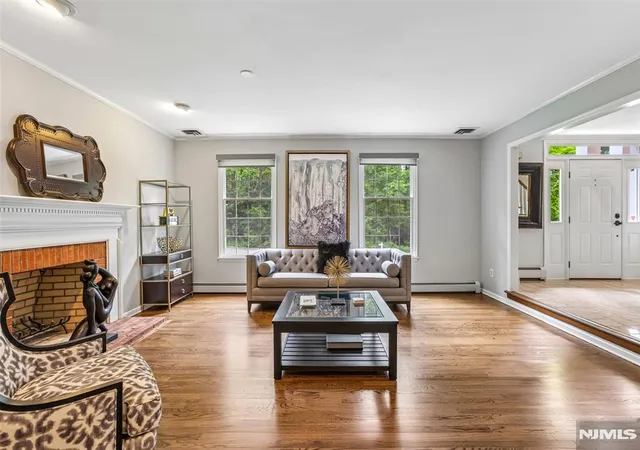 Homes for sale in Upper Saddle River, NJ | 10 Wood Hollow Trl, Upper Saddle River, NJ 07458 | MLS# 26022065