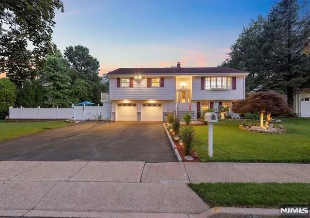 Homes for sale in Paramus, NJ | 22 Cypress Ln, Paramus, NJ 07652 | MLS# 26022083