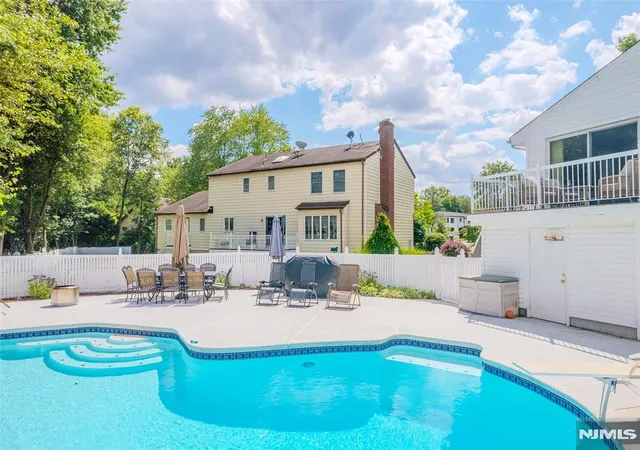 Homes for sale in Paramus, NJ | 22 Cypress Ln, Paramus, NJ 07652 | MLS# 26022083