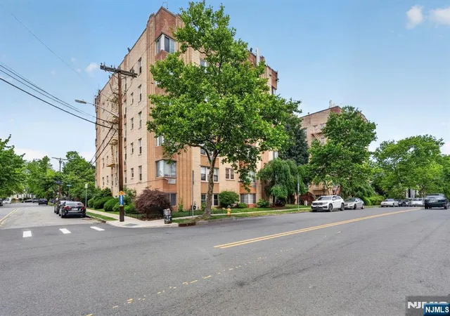 Homes for sale in Newark, NJ | 19 Lyons, Newark, NJ 07112 | Houzeo
