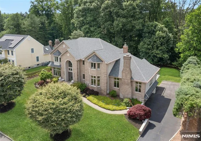 Homes for sale in Wyckoff, NJ | 527 Lydia Ln, Wyckoff, NJ 07481 | MLS# 26022088
