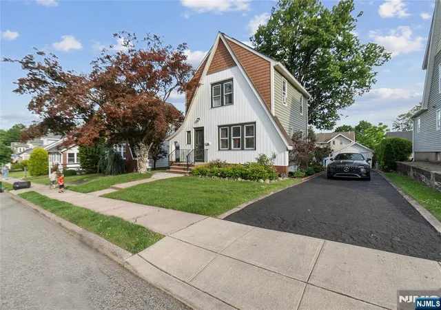 Homes for sale in Hawthorne, NJ | 56 Summer St, Hawthorne, NJ 07506 | MLS# 26022104