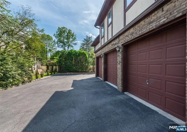 38th image of 13 Fox Run, Caldwell, NJ 07006 | MLS# 26022108