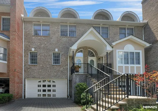 Homes for sale in Cresskill, NJ | 143 Stonegate Trl #44, Cresskill, NJ 07626 | MLS# 26022128