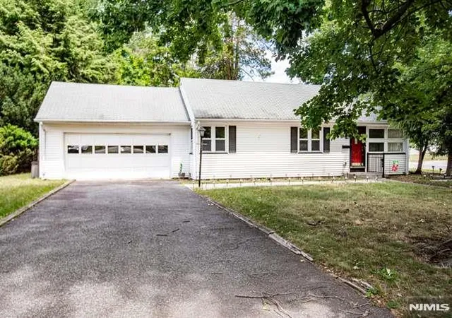 3rd image of 4 Beverly Rd, Glen Rock, NJ 07452 | MLS# 26022150