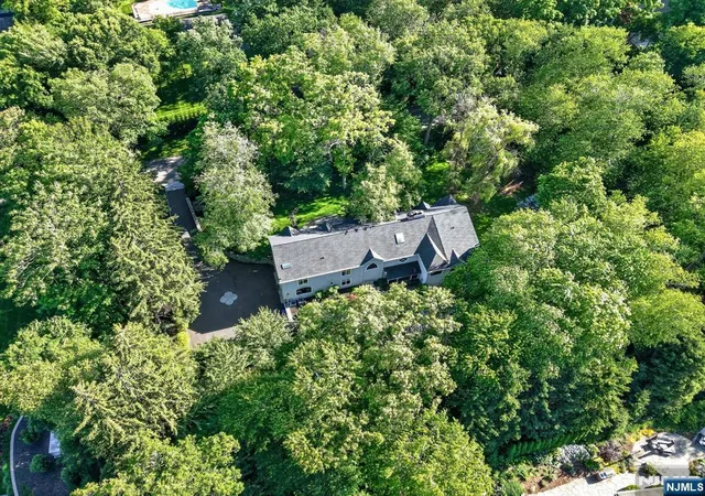 Homes for sale in Saddle River, NJ | 11 Pine Tree Dr, Saddle River, NJ 07458 | MLS# 26022153