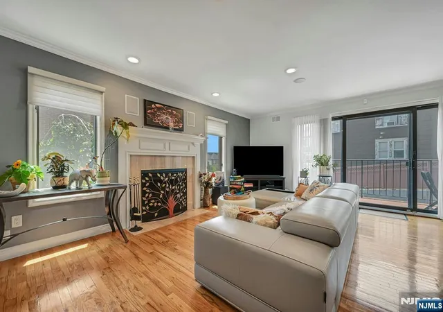 Homes for sale in Edgewater, NJ | 9 Yorkview Dr #A3, Edgewater, NJ 07020 | MLS# 26022182