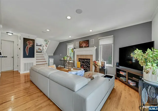 Homes for sale in Edgewater, NJ | 9 Yorkview Dr #A3, Edgewater, NJ 07020 | MLS# 26022182