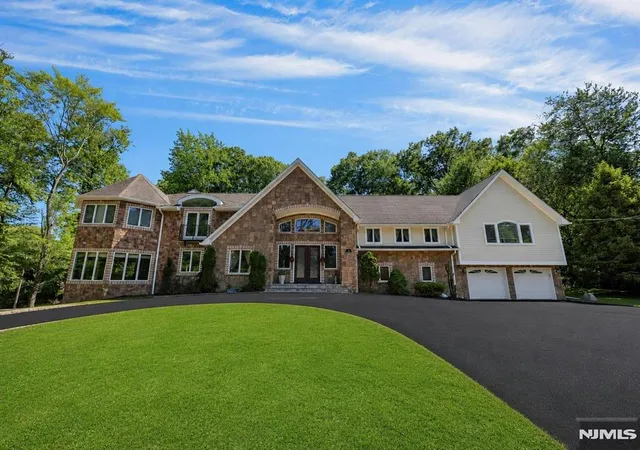 Homes for sale in Franklin Lakes, NJ | 252 Mabel Pl, Franklin Lakes, NJ 07417 | MLS# 26022183