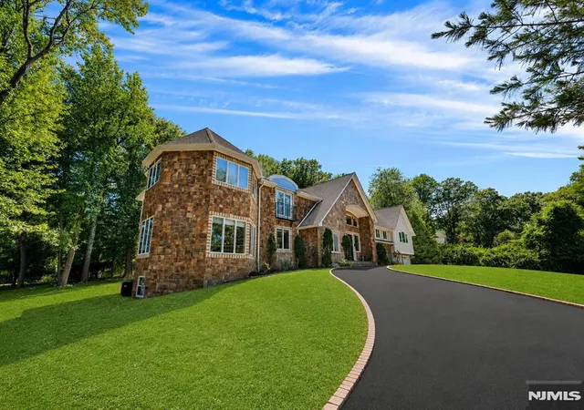 Homes for sale in Franklin Lakes, NJ | 252 Mabel Pl, Franklin Lakes, NJ 07417 | MLS# 26022183