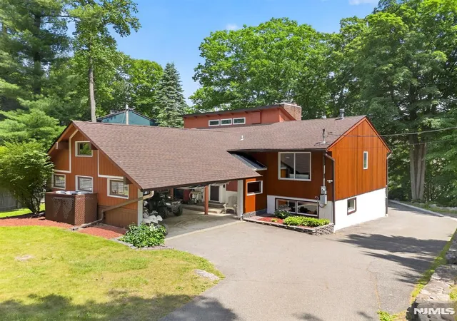 Homes for sale in West Milford, NJ | 42 Goldfinch Ln, West Milford, NJ 07421 | MLS# 26022196
