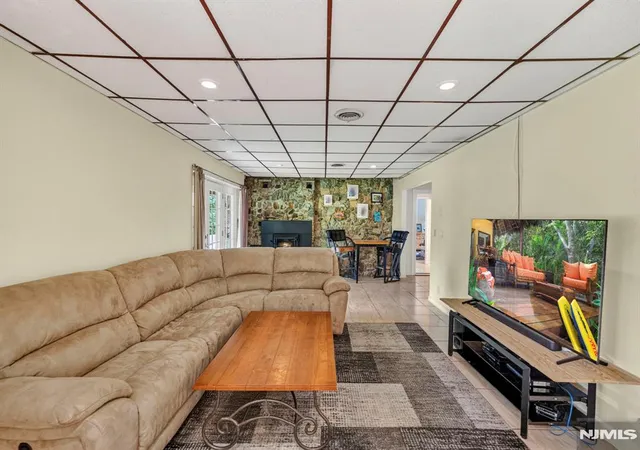 3rd image of 42 Goldfinch Ln, Hewitt, NJ 07421 | MLS# 26022196
