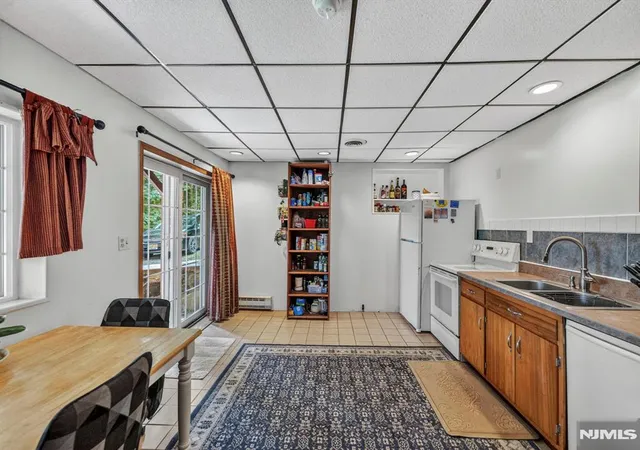4th image of 42 Goldfinch Ln, Hewitt, NJ 07421 | MLS# 26022196