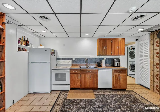 5th image of 42 Goldfinch Ln, Hewitt, NJ 07421 | MLS# 26022196