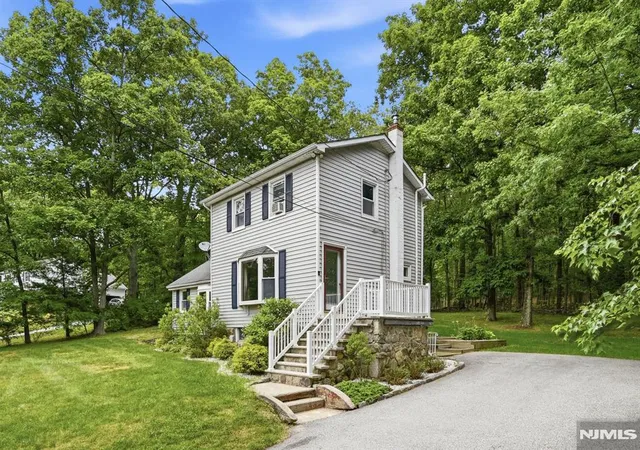 2nd image of 312 Lakeview Dr, Newton, NJ 07860 | MLS# 26022208