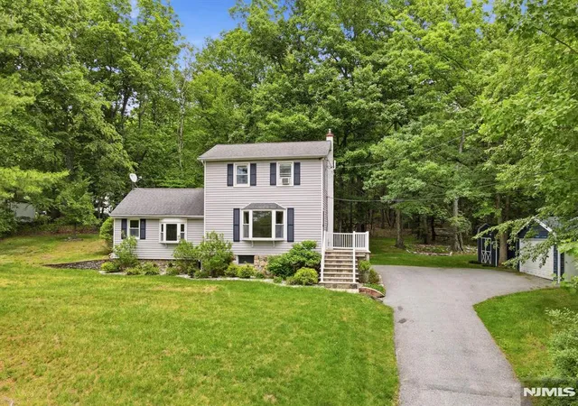 3rd image of 312 Lakeview Dr, Newton, NJ 07860 | MLS# 26022208