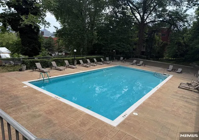 Homes for sale in Edgewater, NJ | 1375 River Rd #1A, Edgewater, NJ 07020 | MLS# 26022238