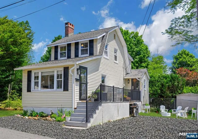 2nd image of 4 Lakeview Ave, Budd Lake, NJ 07828 | MLS# 26022243