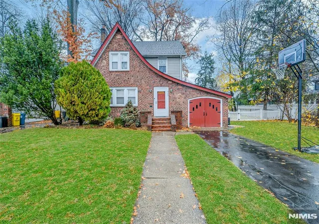 Homes for sale in Teaneck, NJ | 425 Beatrice St, Teaneck, NJ 07666 | MLS# 26022256