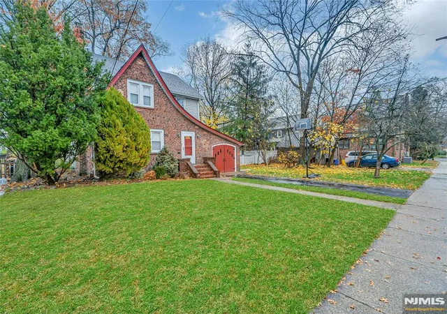 Homes for sale in Teaneck, NJ | 425 Beatrice St, Teaneck, NJ 07666 | MLS# 26022256