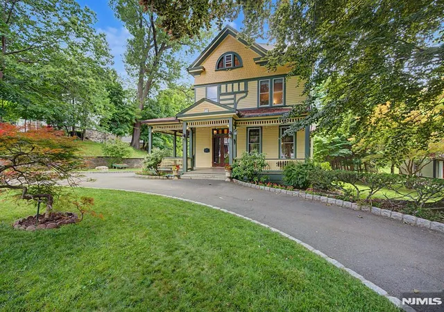 Homes for sale in Tenafly, NJ | 76 Hillside Ave, Tenafly, NJ 07670 | MLS# 26022257