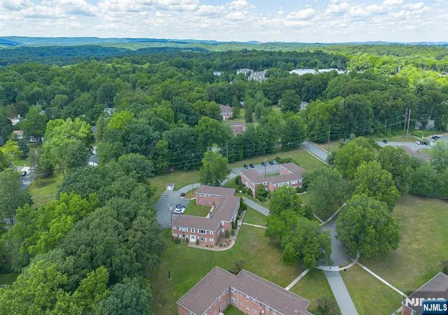 2nd image of 6 Rustic Cir, Montvale, NJ 07645