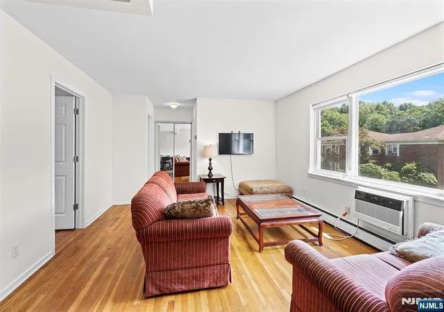 4th image of 6 Rustic Cir, Montvale, NJ 07645