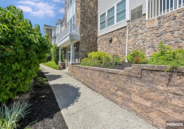 3rd image of 1305 Gatherings Dr, Haledon, NJ 07508 | MLS# 26022298