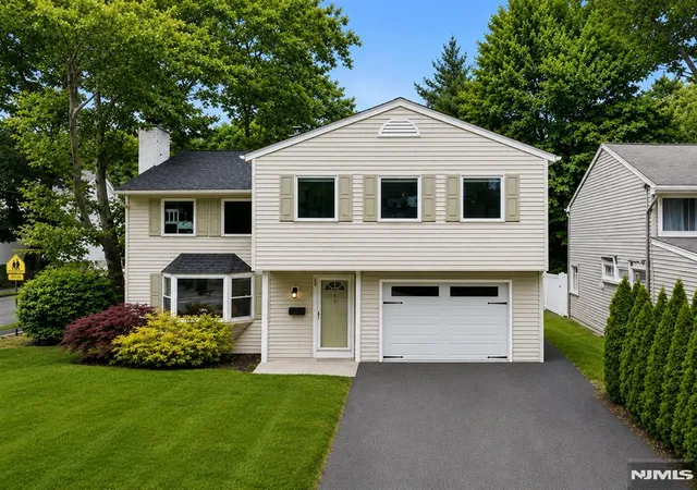 Homes for sale in Waldwick, NJ | 111 E Prospect St, Waldwick, NJ 07463 | MLS# 26022334