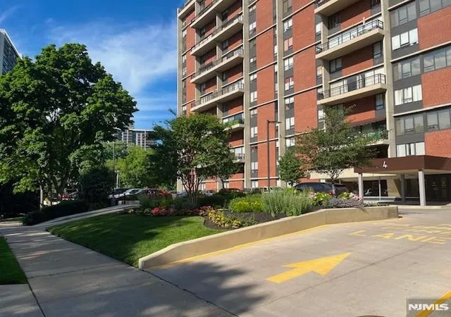 Homes for sale in Fort Lee, NJ | 4 Horizon Rd #1207, Fort Lee, NJ 07024 | MLS# 26022342