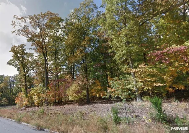 Photo 3 of Single family home for sale at 1 Bristol Ridge Rd, Boonton Township, NJ 07005 | MLS# 26022352 | Listing updated on 2026-08-09