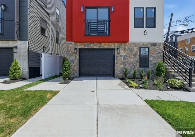 3rd image of 438 10Th St, Newark, NJ 07103 | MLS# 26022400