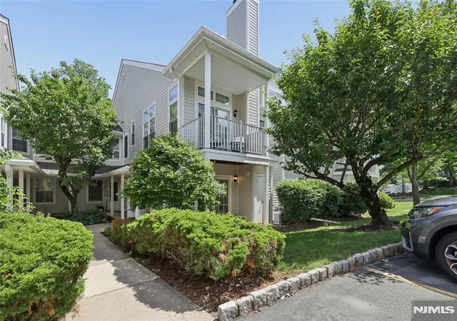 Homes for sale in Mahwah, NJ | 1116 Hyde Park Ct, Mahwah, NJ 07430 | MLS# 26022426