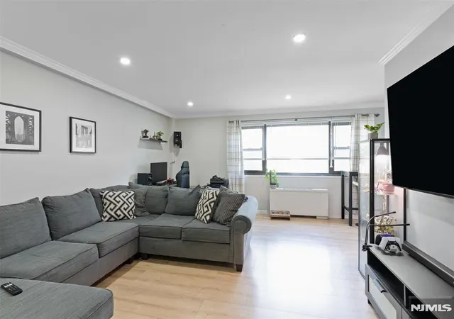Homes for sale in Hackensack, NJ | 25 Grand Ave #1E, Hackensack, NJ 07601 | MLS# 26022464