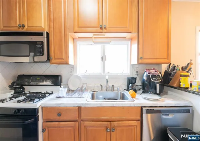 4th image of 411 Sheridan Pl, Fairview, NJ 07022 | MLS# 26022482