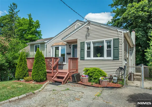 Homes for sale in Par Troy Hills Twp., NJ | 776 Lake Shore Dr, Par Troy Hills Twp., NJ 07054 | MLS# 26022484