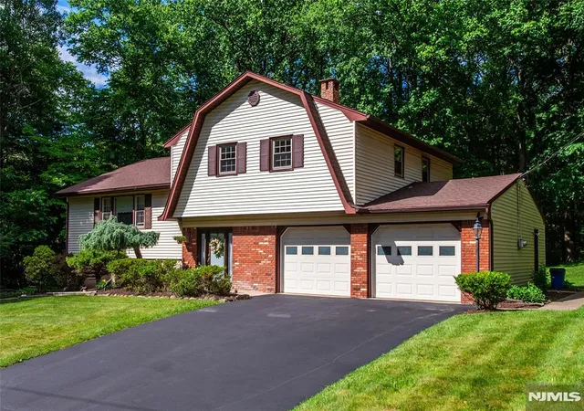 Homes for sale in Ringwood, NJ | 27 Dewey Dr, Ringwood, NJ 07456 | MLS# 26022512