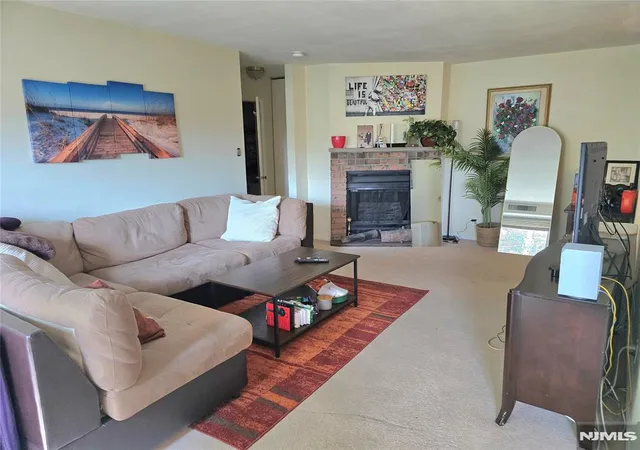 4th image of 560 N Ave, Fort Lee, NJ 07024