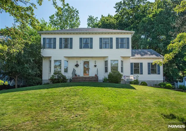 Homes for sale in Mahwah, NJ | 133 Oweno Rd, Mahwah, NJ 07430 | MLS# 26022541