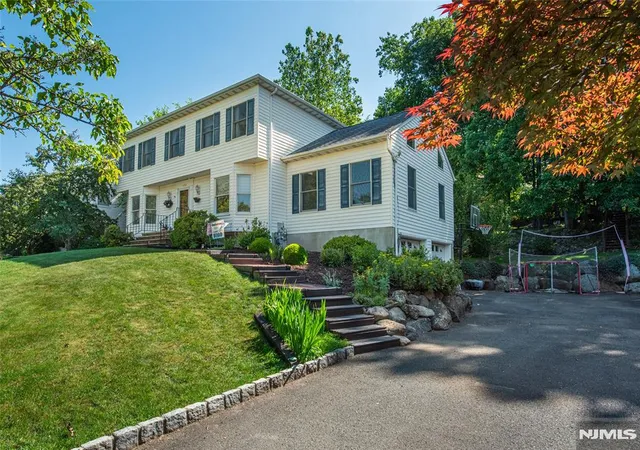 Homes for sale in Mahwah, NJ | 133 Oweno Rd, Mahwah, NJ 07430 | MLS# 26022541