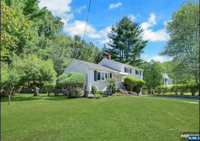 Homes for sale in Closter, NJ | 103 Primrose Ln, Closter, NJ 07624 | MLS# 26022550