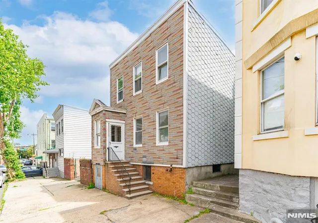 3rd image of 205 Beacon Ave, Jersey City, NJ 07306 | MLS# 26022556