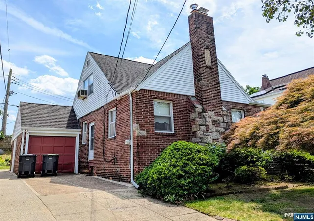 Homes for sale in Bergenfield, NJ | 32 Sylvan Ave, Bergenfield, NJ 07621 | MLS# 26022560