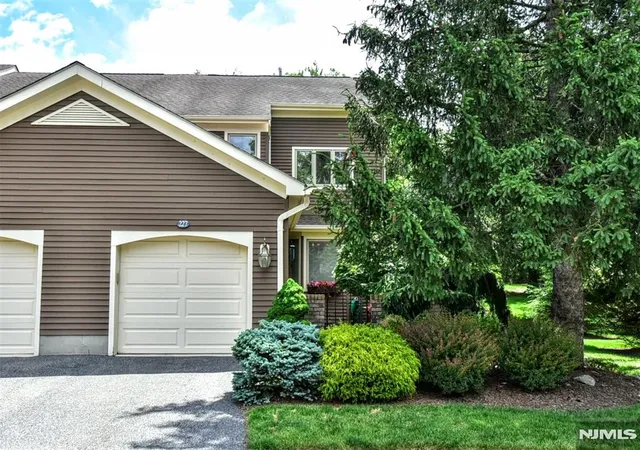 Homes for sale in Mahwah, NJ | 227 Westervelt Ln, Mahwah, NJ 07430 | MLS# 26022561