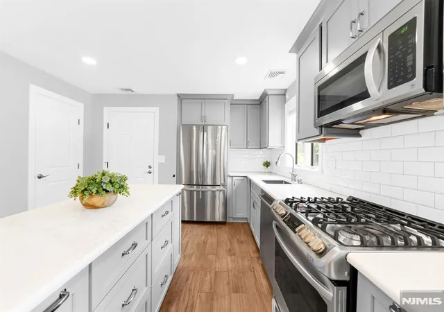 3rd image of 136 Changebridge Rd #J7, Montville, NJ 07045 | MLS# 26022568