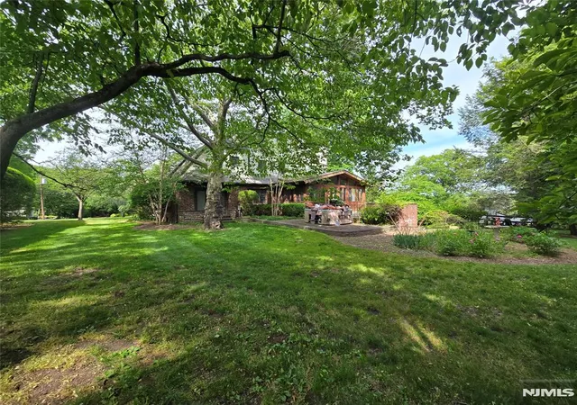 Homes for sale in Ridgewood, NJ | 220 Manor Rd, Ridgewood, NJ 07450 | MLS# 26022573