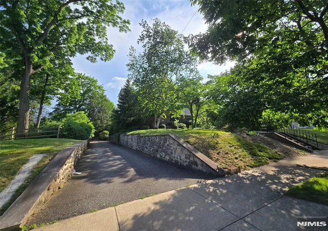 Homes for sale in Ridgewood, NJ | 220 Manor Rd, Ridgewood, NJ 07450 | MLS# 26022573