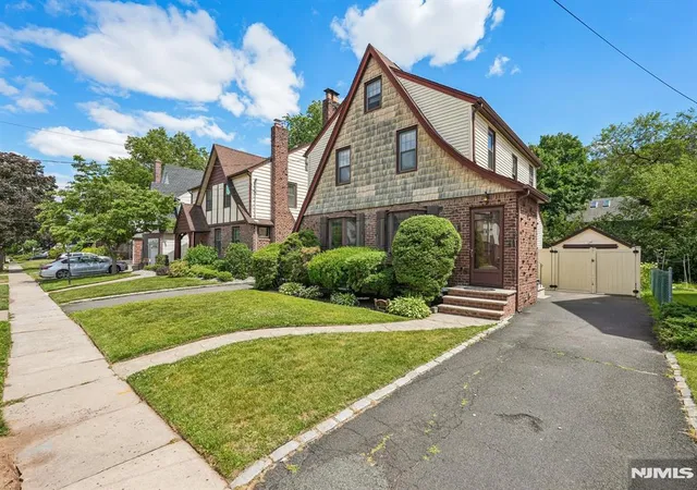 Homes for sale in Bloomfield, NJ | 21 Ferncliff Rd, Bloomfield, NJ 07003 | MLS# 26022602