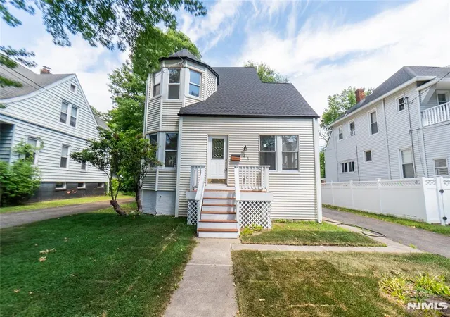 Homes for sale in Bogota, NJ | 245 Elm Ave, Bogota, NJ 07603 | MLS# 26022610